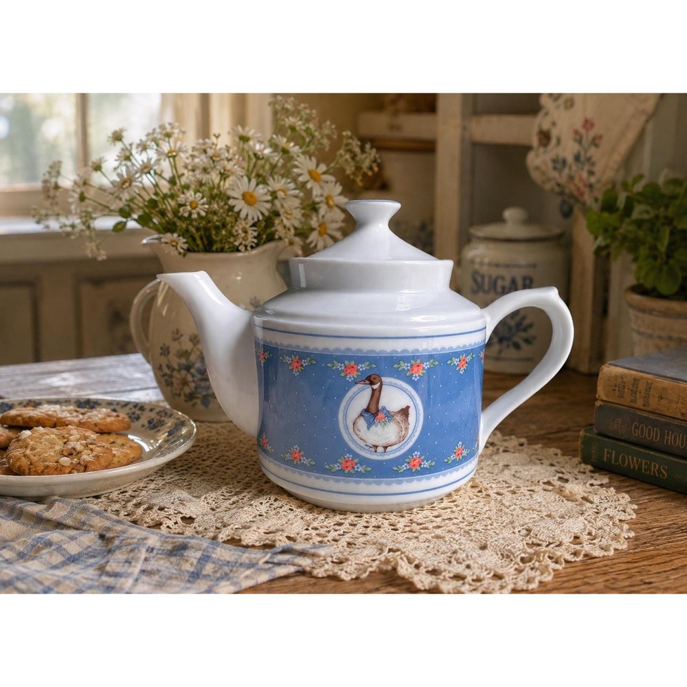 Vintage 1985 George Good by Fabrizio Canadian Goose Teapot, Japan Blue Floral